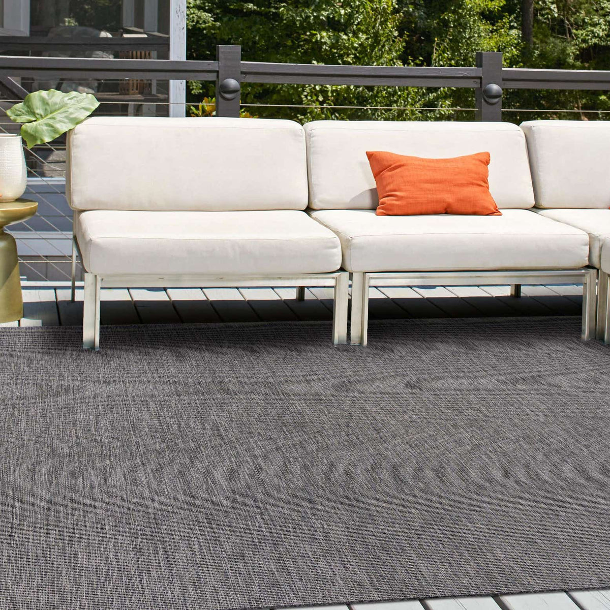 Quadratisch Outdoor Teppich Tulum Outdoor in Schwarz von Hadorn™ - Lifestyle Image