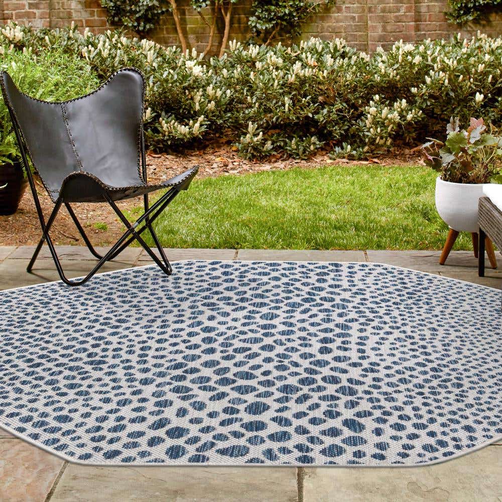 Achteck Outdoor Teppich Tulum Outdoor in Blau von Hadorn™ - Lifestyle Image
