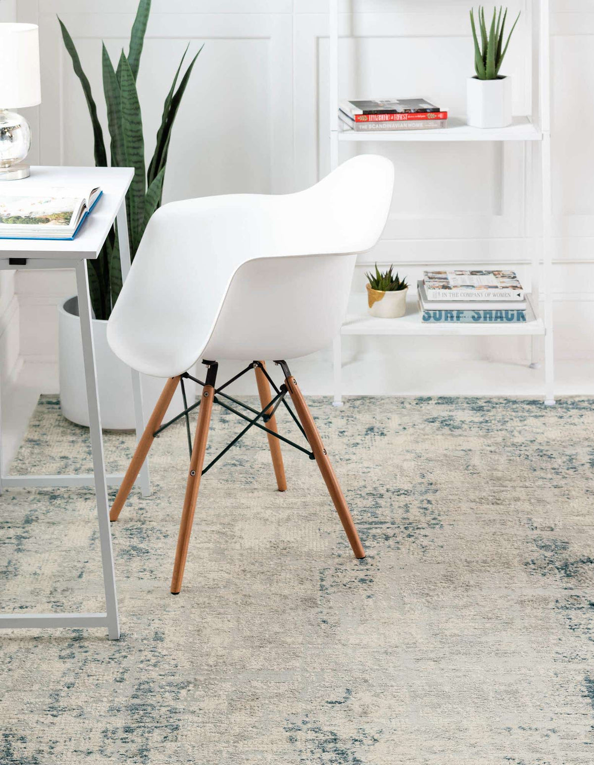 Rechteck Teppich Caspian in Graublau von Hadorn™ - Lifestyle Image