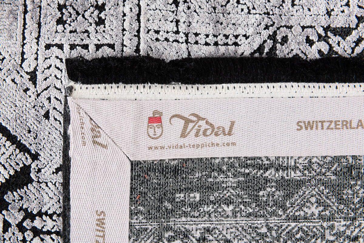 Läufer Luxus Teppich Bad Ragaz in Schwarz von Hadorn™ - Lifestyle Image