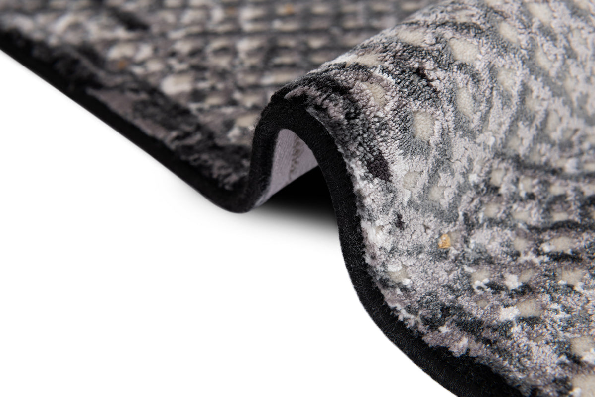 Läufer Luxus Teppich Laax in Schwarz von Hadorn™ - Lifestyle Image