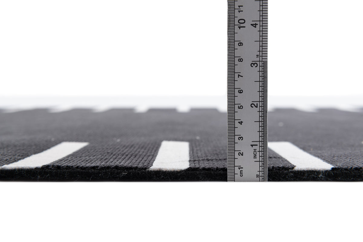 Rechteck Luxus Teppich Laax in Schwarz von Hadorn™ - Lifestyle Image