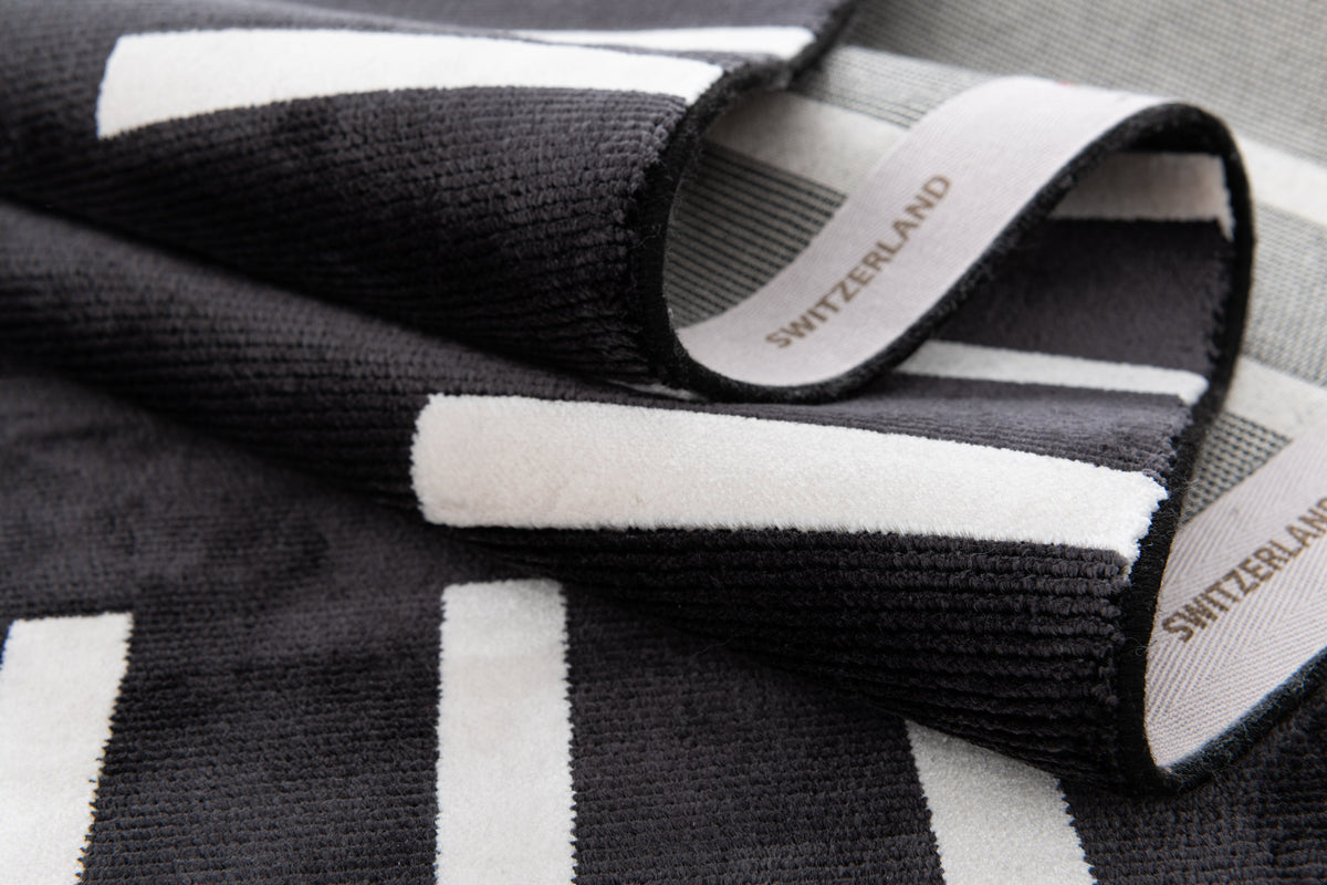 Läufer Luxus Teppich Laax in Schwarz von Hadorn™ - Lifestyle Image