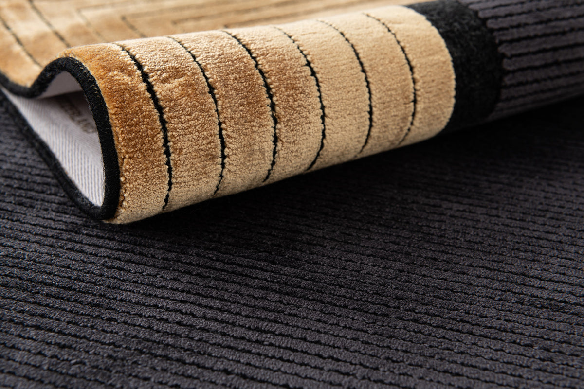 Rechteck Luxus Teppich Laax in Schwarz von Hadorn™ - Lifestyle Image