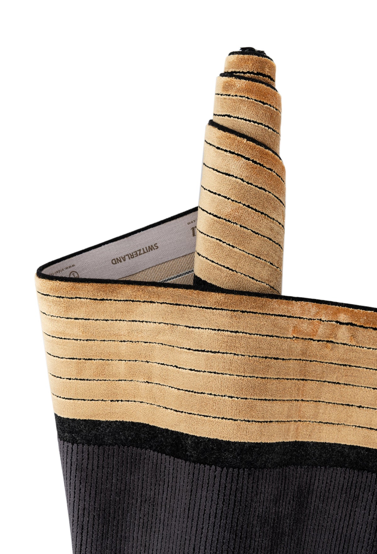 Rechteck Luxus Teppich Laax in Schwarz von Hadorn™ - Lifestyle Image