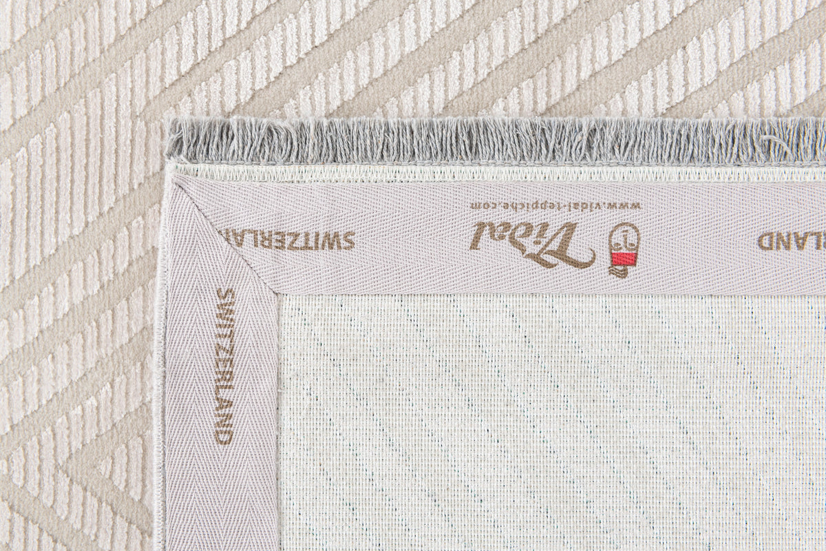Rechteck Luxus Teppich Laax in Schwarz von Hadorn™ - Lifestyle Image