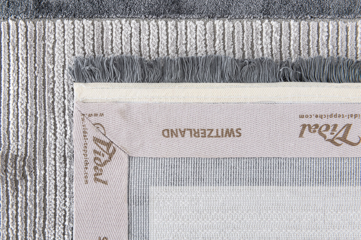 Rechteck Luxus Teppich Chiasso in Grau von Hadorn™ - Lifestyle Image