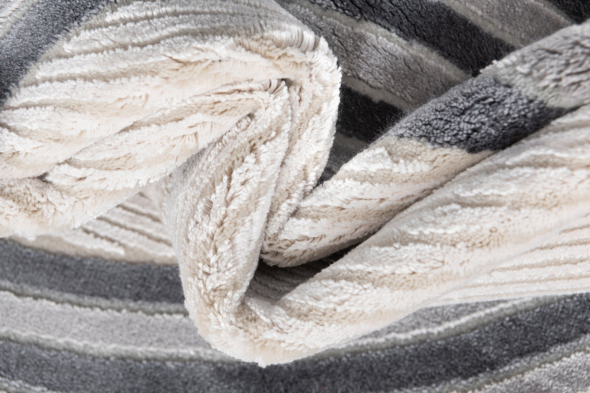 Rund Luxus Teppich Chiasso in Hellgrau von Hadorn™ - Lifestyle Image