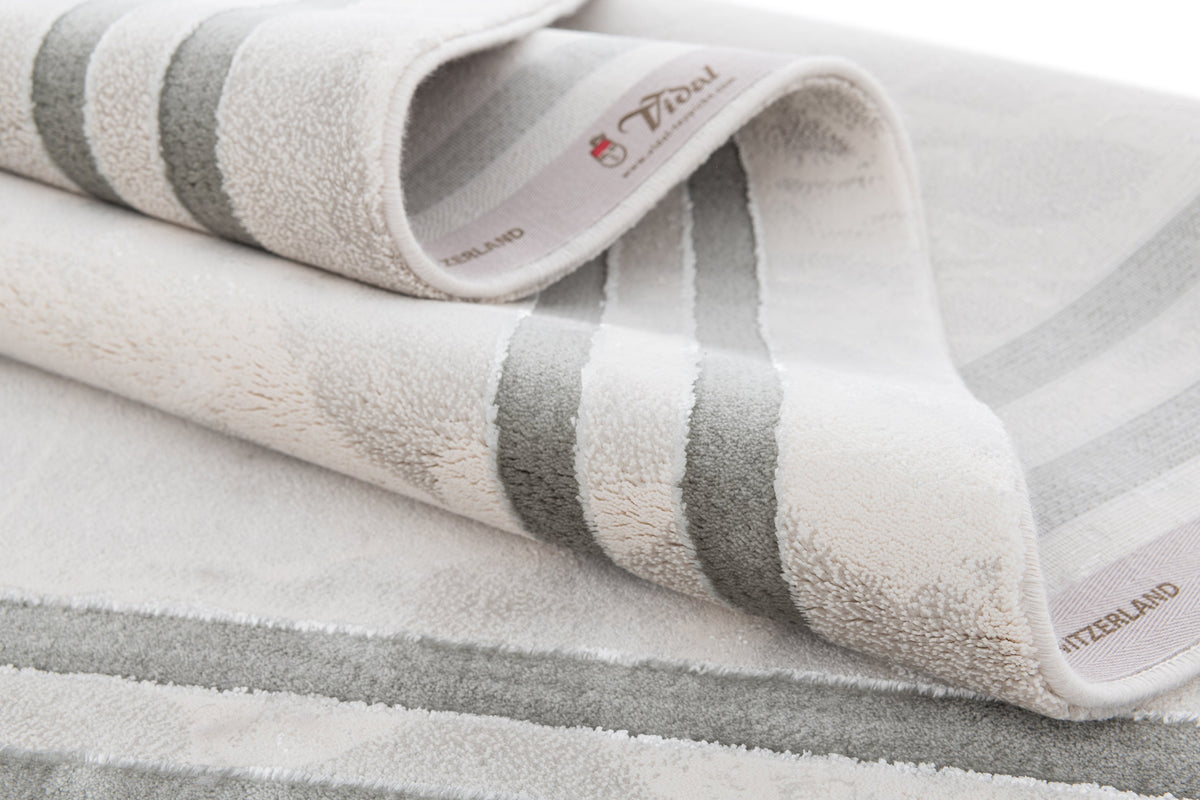 Rechteck Luxus Teppich Lausanne in Weiss von Hadorn™ - Lifestyle Image