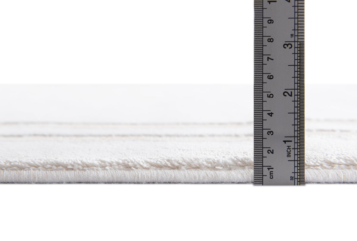 Rechteck Luxus Teppich Lausanne in Weiss von Hadorn™ - Lifestyle Image