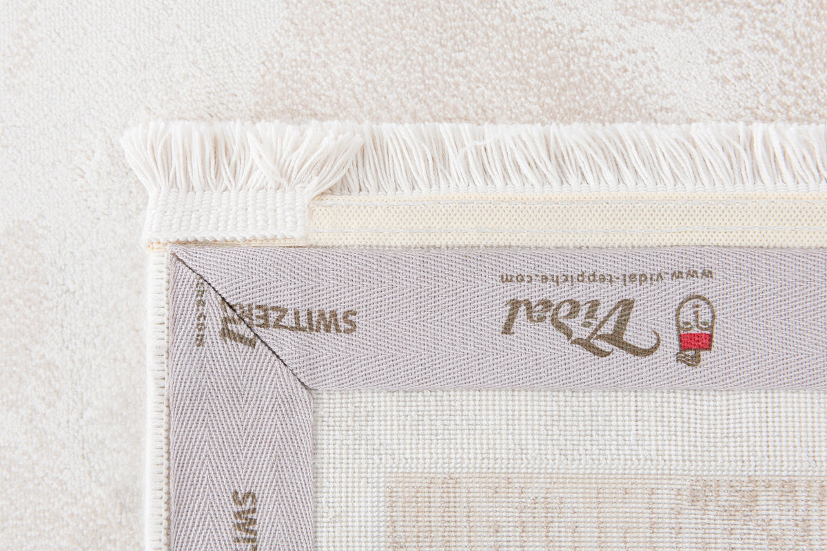 Rechteck Luxus Teppich Lausanne in Weiss von Hadorn™ - Lifestyle Image