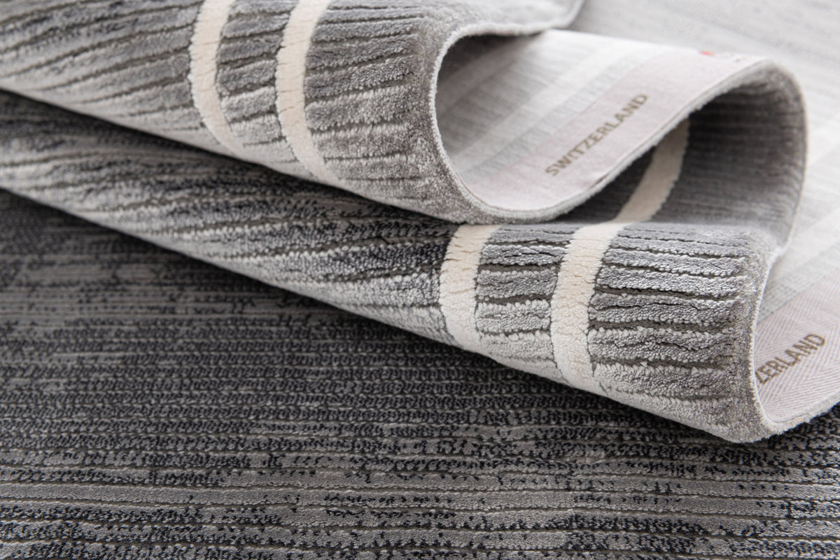 Rechteck Luxus Teppich Flims in Grau von Hadorn™ - Lifestyle Image