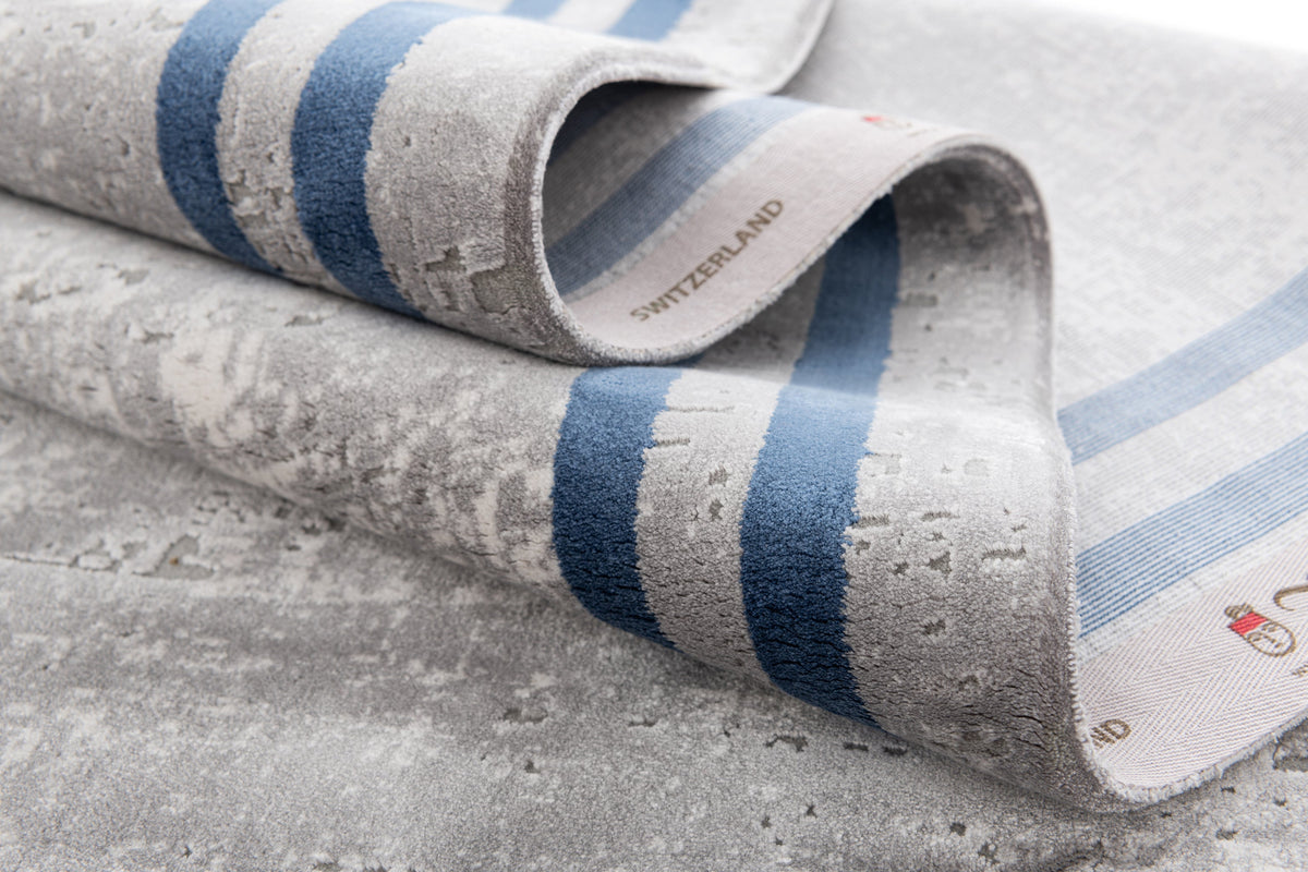Rechteck Luxus Teppich Flims in Grau von Hadorn™ - Lifestyle Image