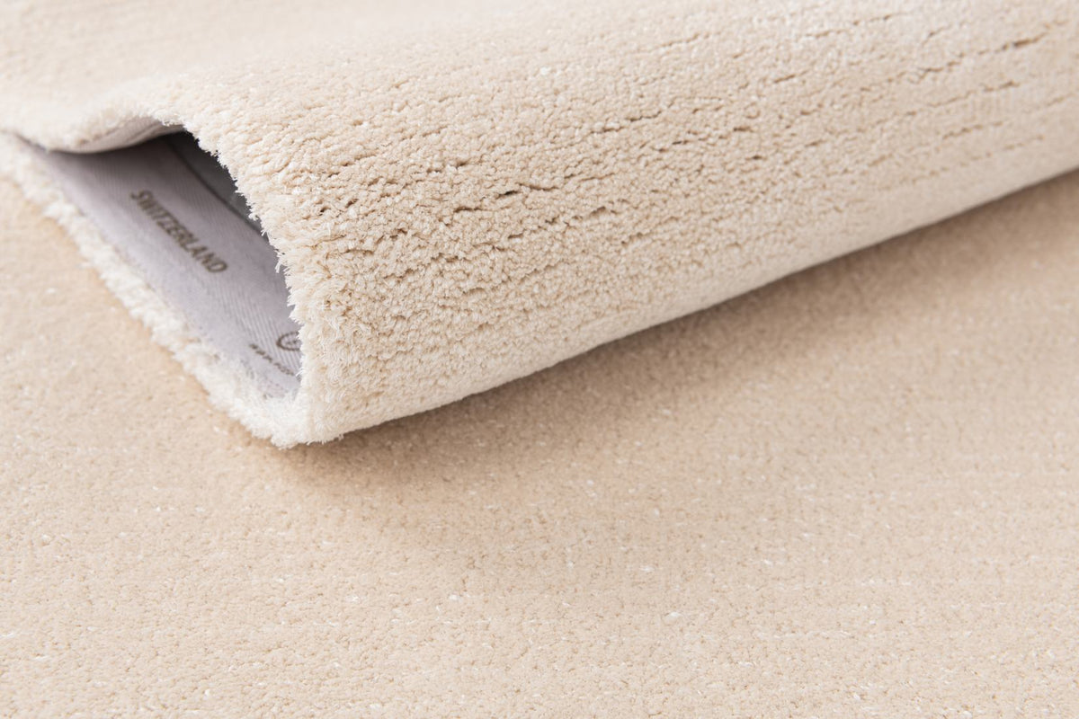 Rechteck Teppich Robotuft in Beige von Hadorn™ - Lifestyle Image