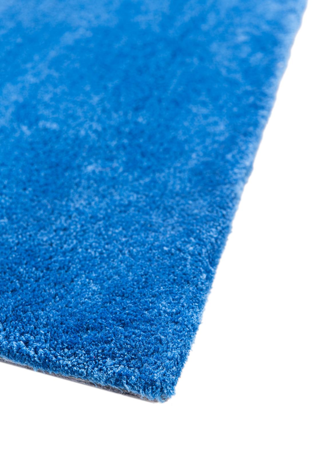 Rechteck Teppich Robotuft in Blau von Hadorn™ - Lifestyle Image