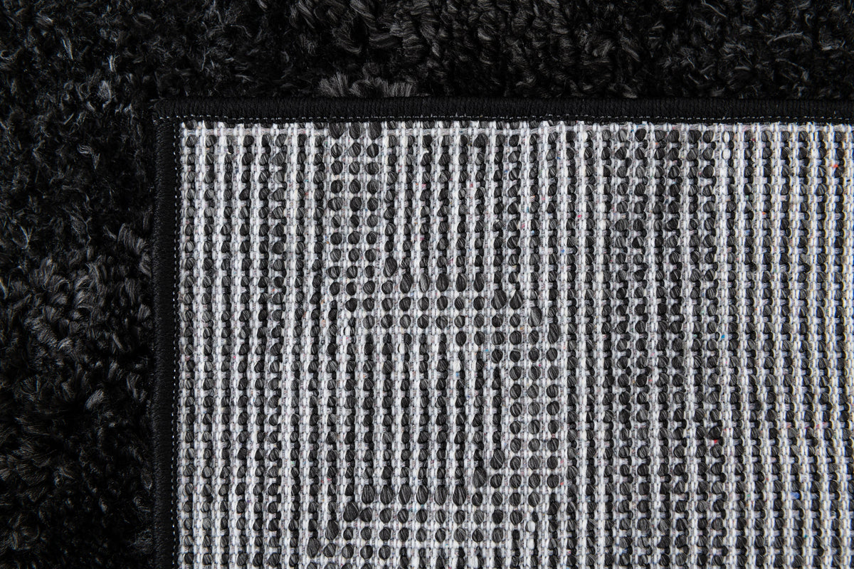 Rechteck Teppich Thun Scutum in Schwarz von Hadorn™ - Lifestyle Image