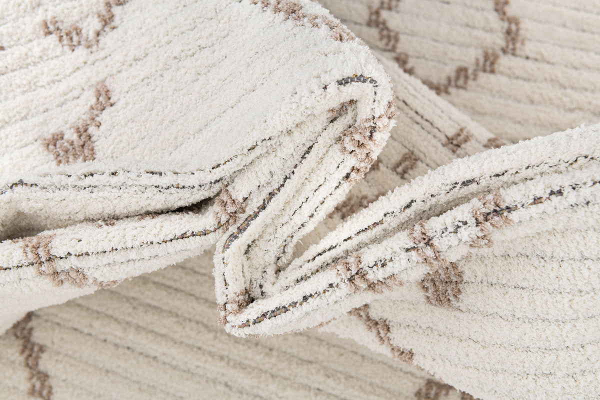 Läufer Teppich St. Gallen Folklore in Weiss von Hadorn™ - Lifestyle Image