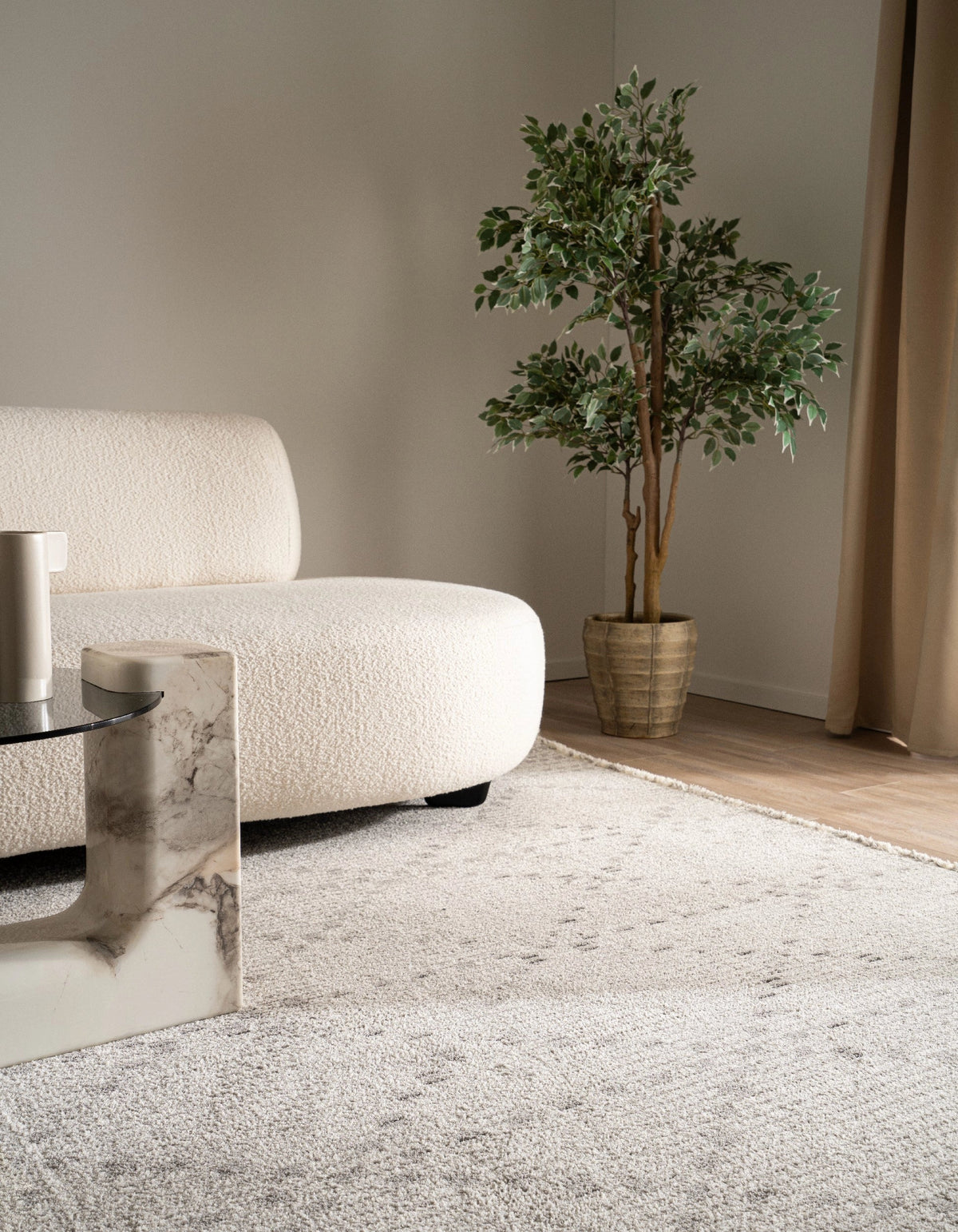Rechteck Teppich St. Gallen Folklore in Grau von Hadorn™ - Lifestyle Image