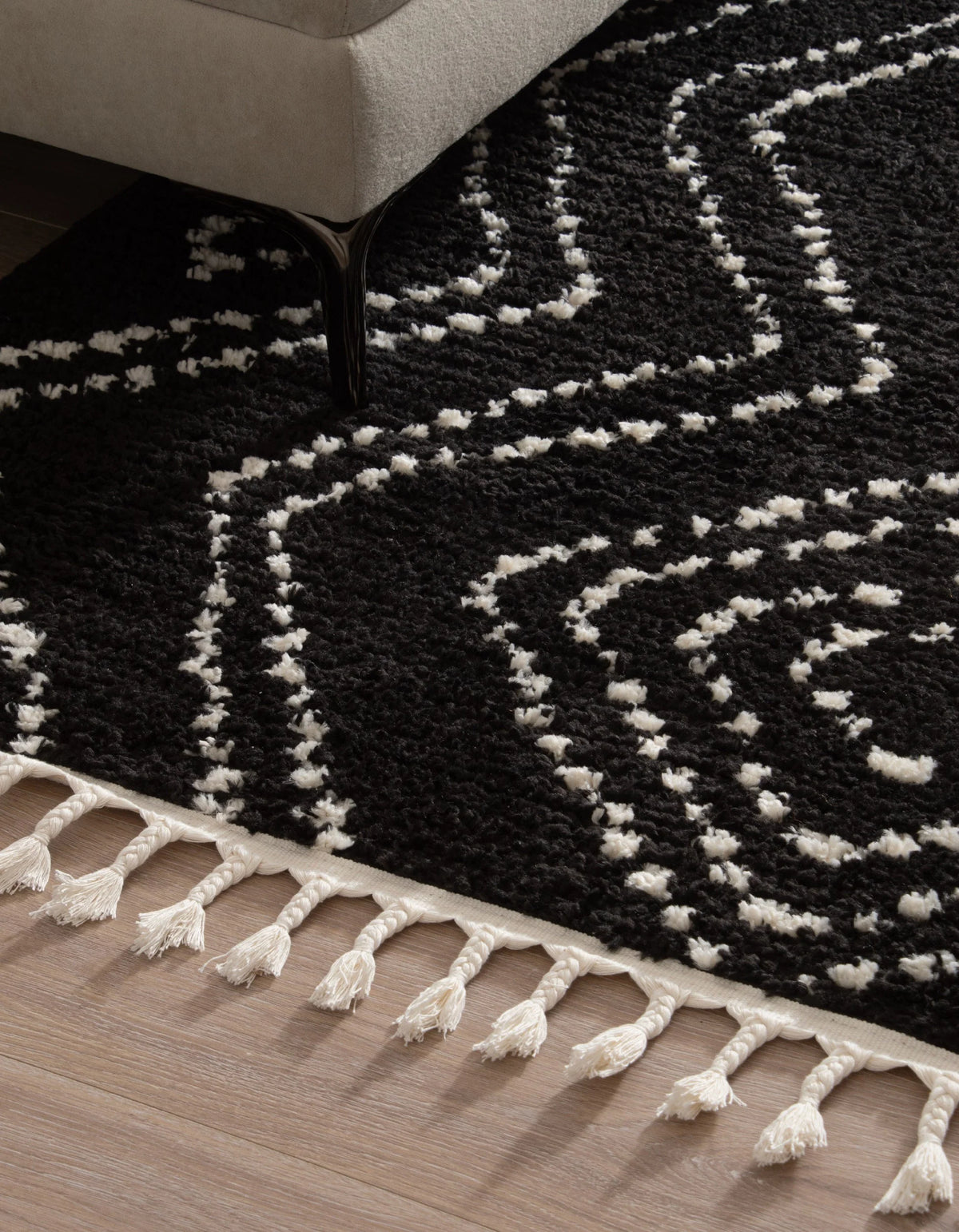 Läufer Teppich Frauenfeld Vaiana in Schwarz von Hadorn™ - Lifestyle Image