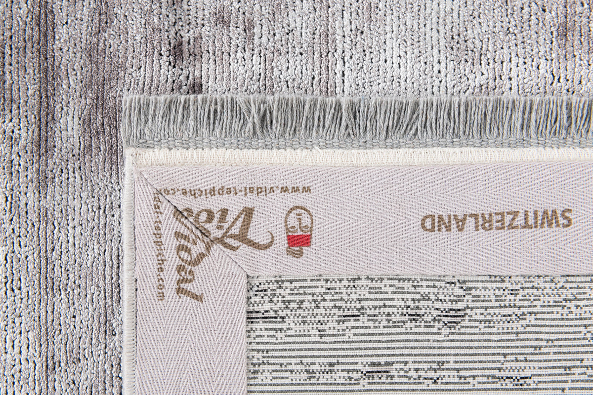 Rechteck Luxus Teppich Bad Ragaz in Grau von Hadorn™ - Lifestyle Image