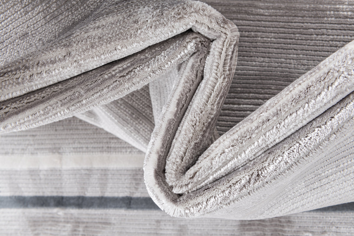Rechteck Luxus Teppich Flims in Grau von Hadorn™ - Lifestyle Image
