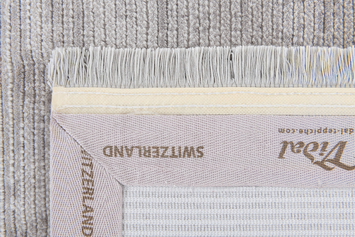 Rechteck Luxus Teppich Flims in Grau von Hadorn™ - Lifestyle Image