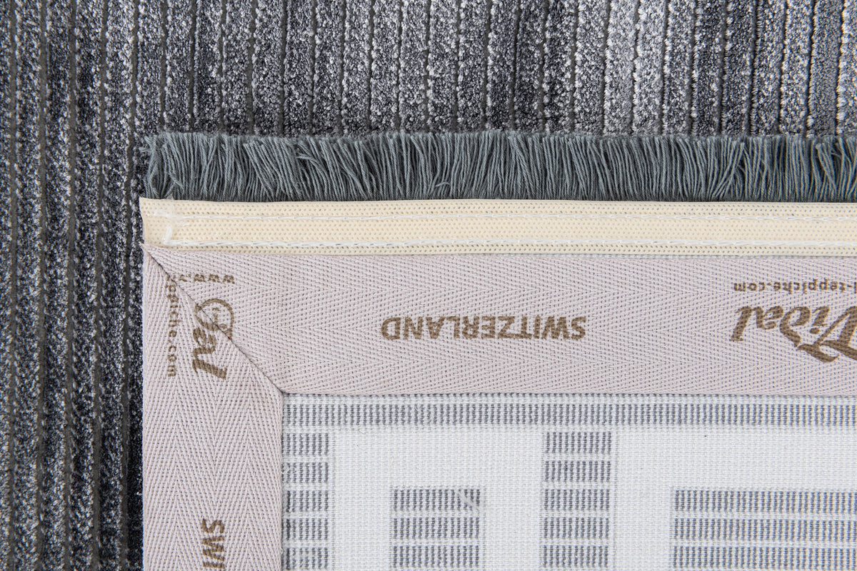 Rechteck Luxus Teppich Flims in Grau von Hadorn™ - Lifestyle Image