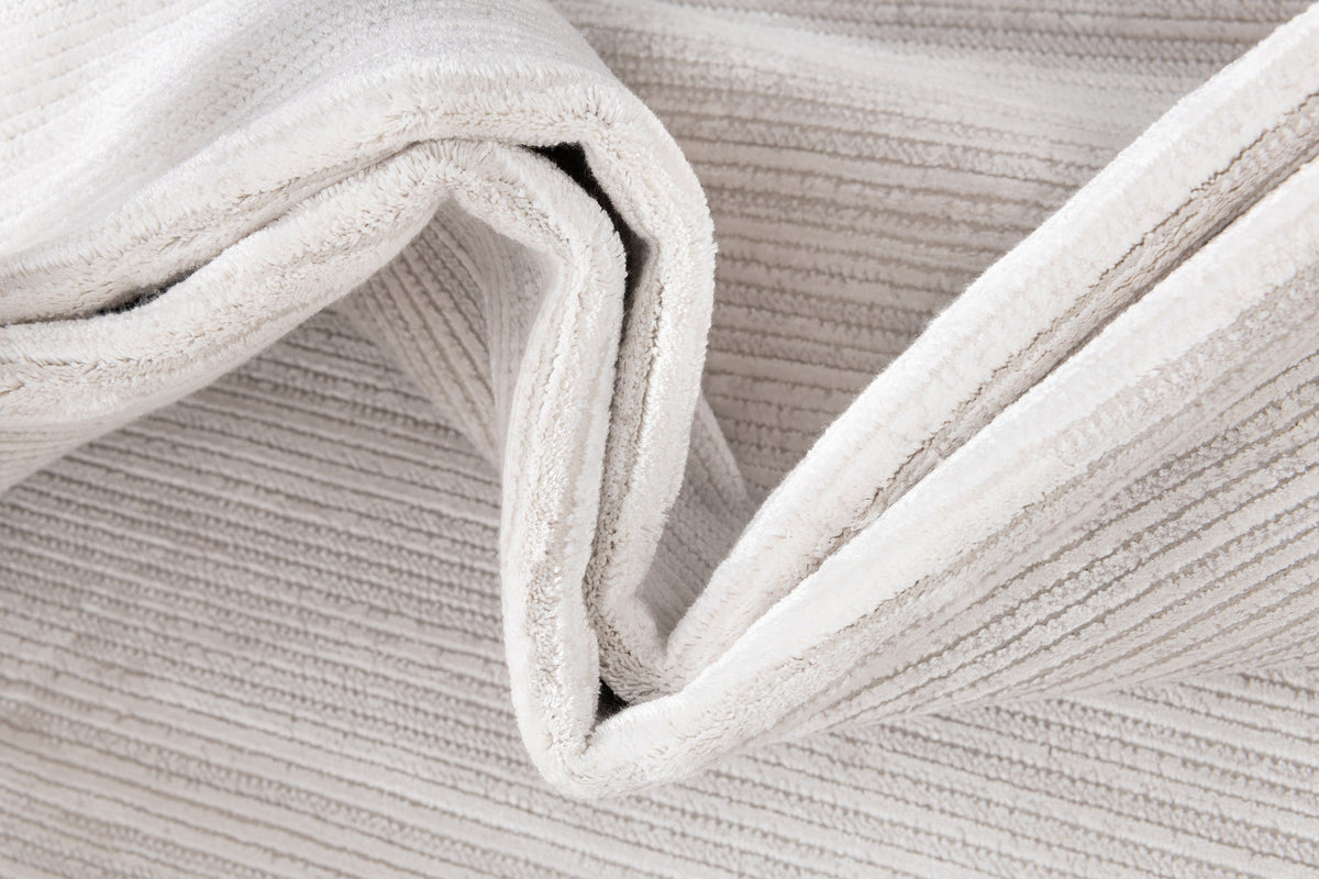 Rund Luxus Teppich Chiasso in Hellgrau von Hadorn™ - Lifestyle Image