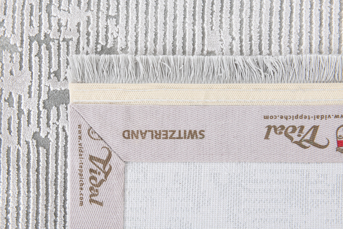 Rechteck Luxus Teppich Chiasso in Grau von Hadorn™ - Lifestyle Image