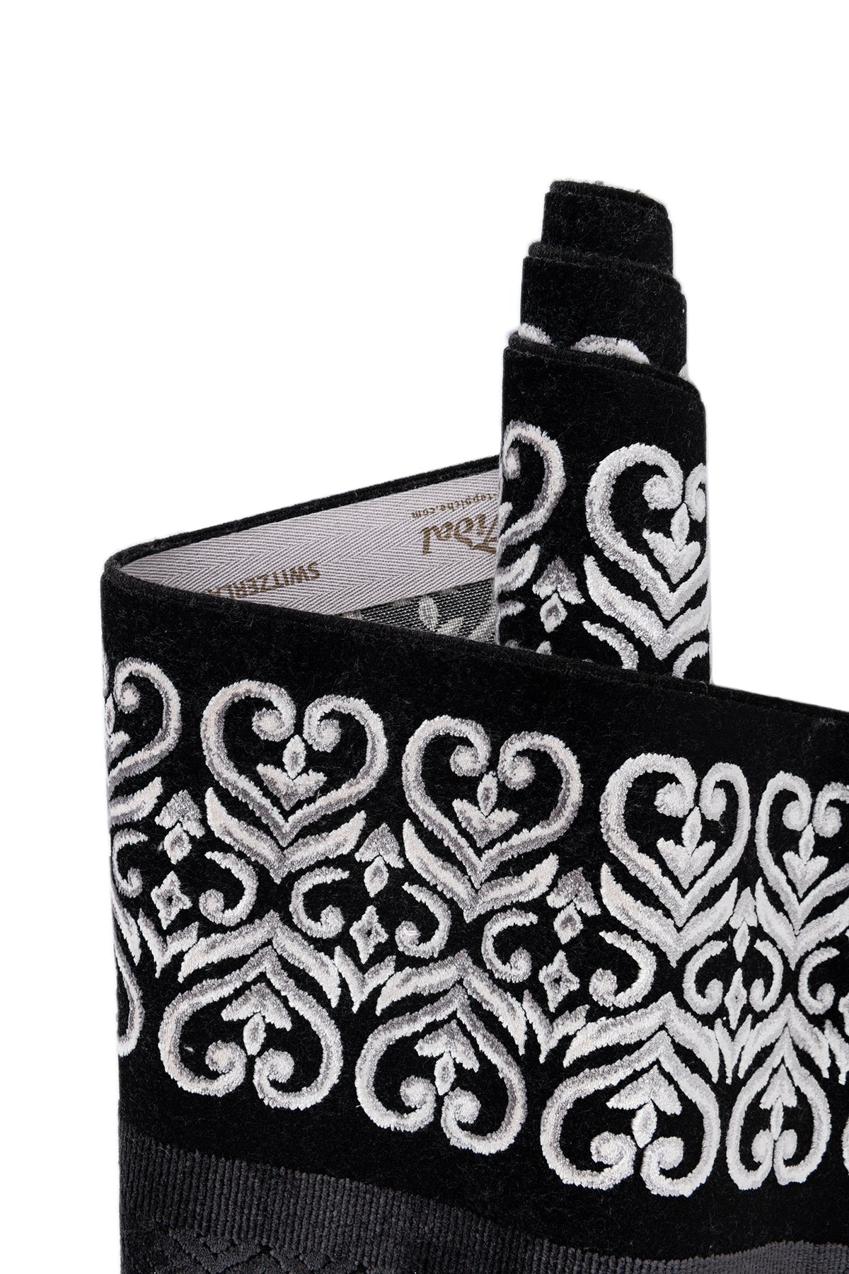 Läufer Luxus Teppich Laax in Schwarz von Hadorn™ - Lifestyle Image