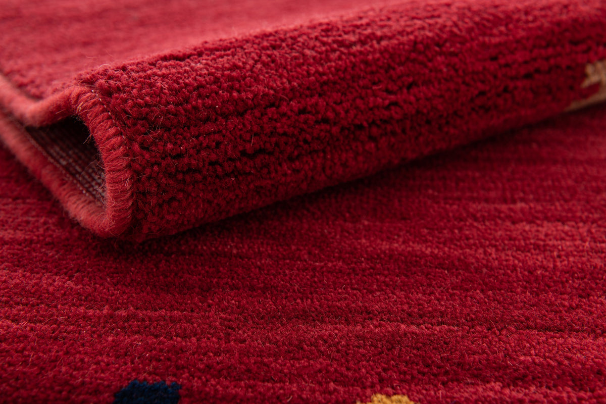 Quadratisch Teppich Emmen in Rot von Hadorn™ - Lifestyle Image