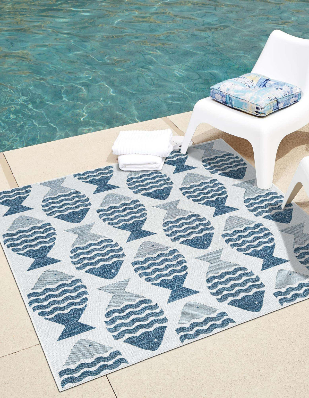 Quadratisch Outdoor Teppich Tulum Outdoor in Marineblau von Hadorn™ - Lifestyle Image