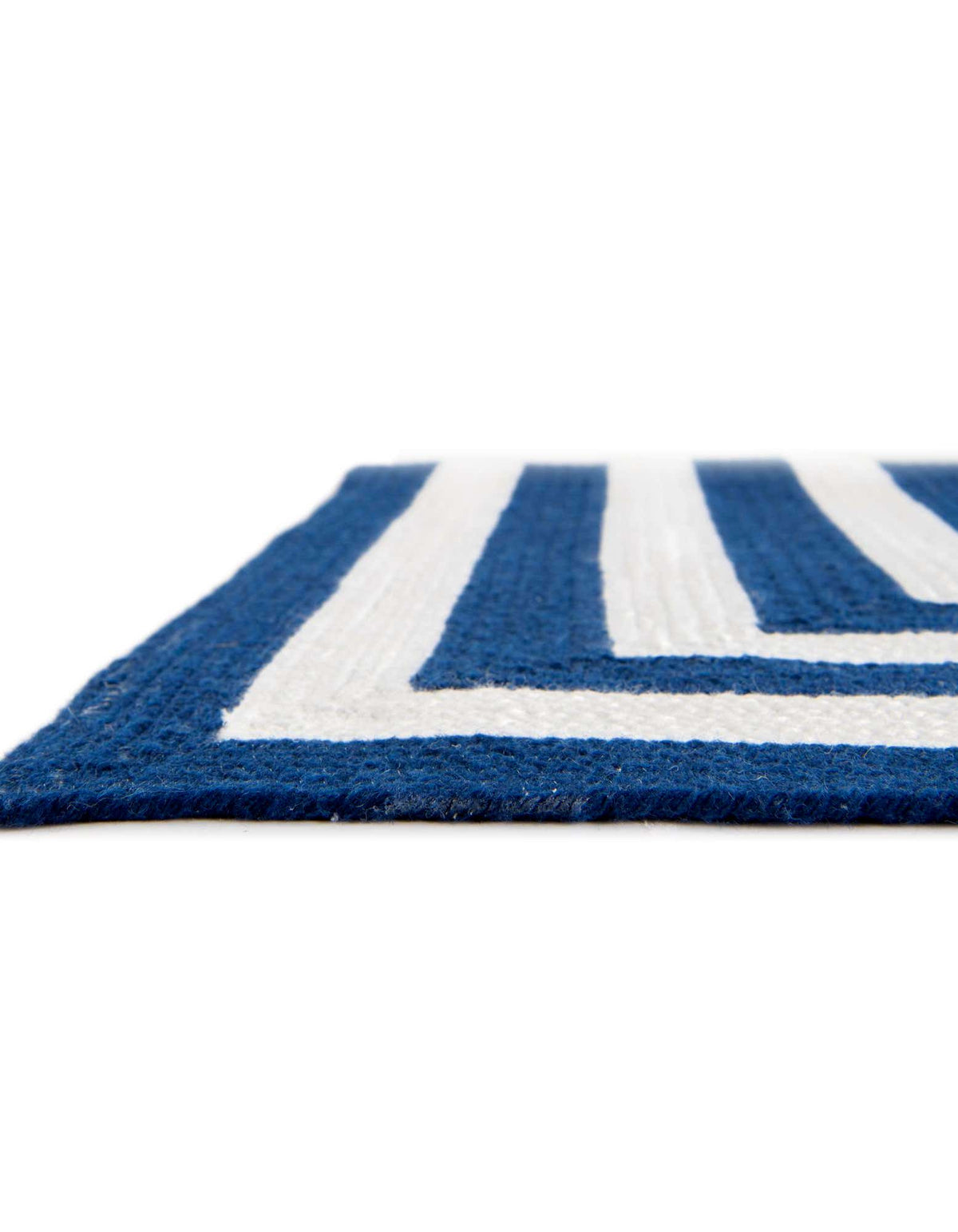 Läufer Handgeflochten Teppich Eco Verse Indoor Outdoor Washable in Dunkelblau von Hadorn™ - Lifestyle Image