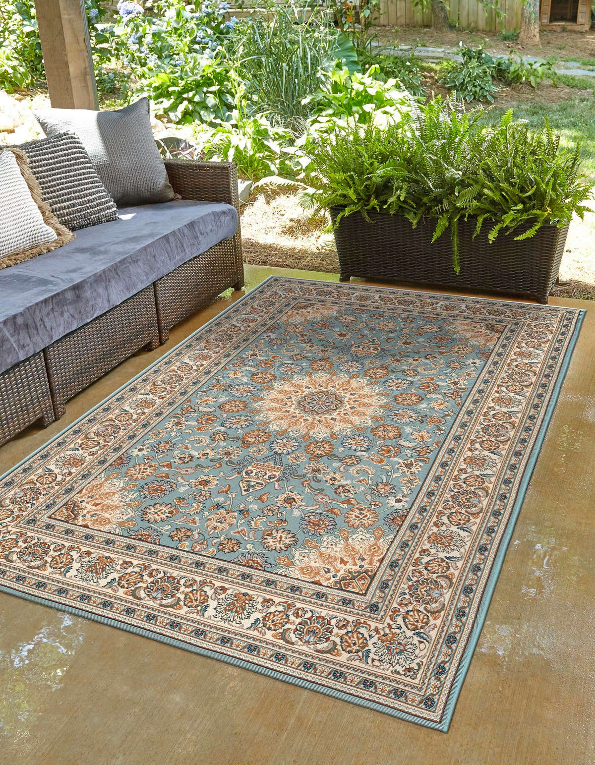 Outdoor Traditional