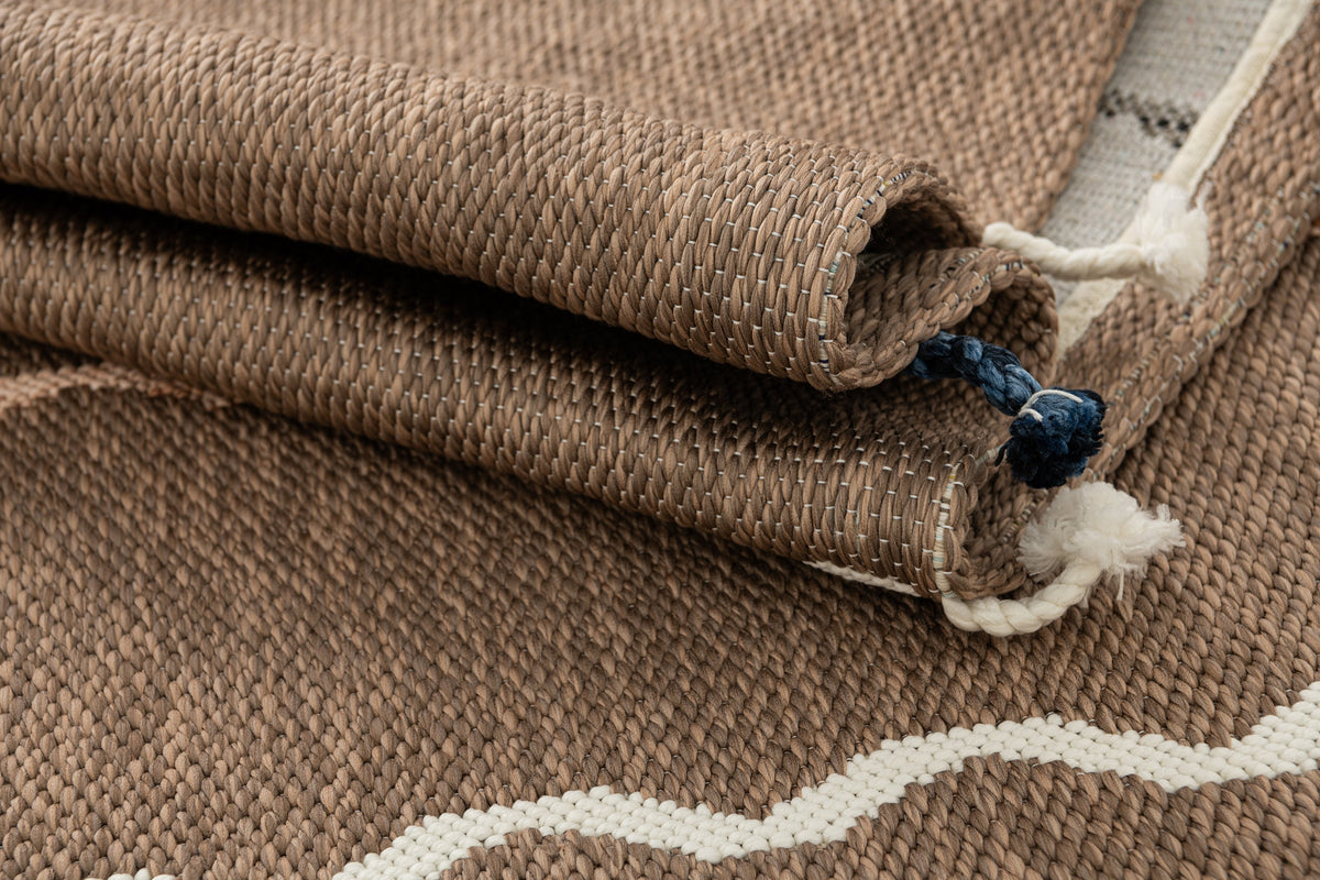 Rechteck Teppich Juniper Classic in Braun von Hadorn™ - Lifestyle Image