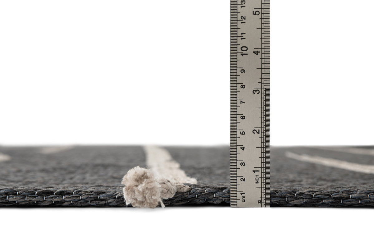 Rechteck Teppich Juniper Lyn in Anthrazit von Hadorn™ - Lifestyle Image