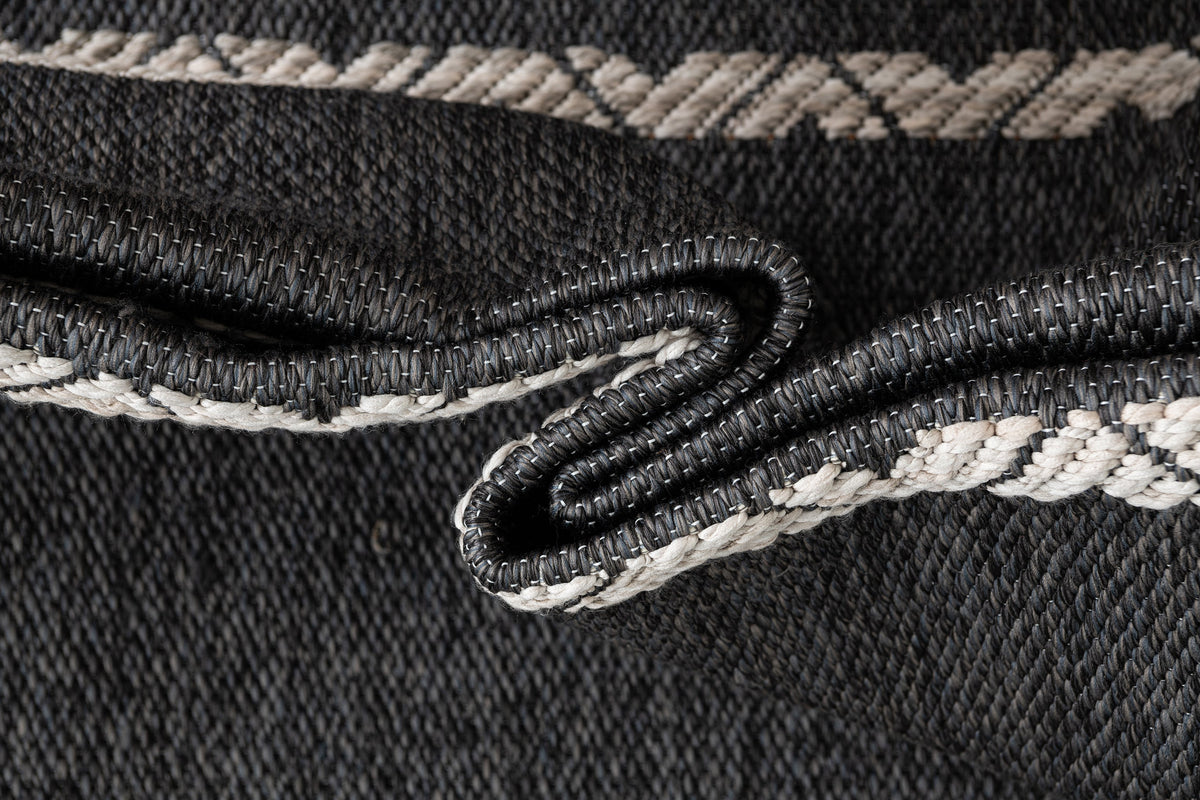 Rechteck Teppich Juniper Lyn in Anthrazit von Hadorn™ - Lifestyle Image