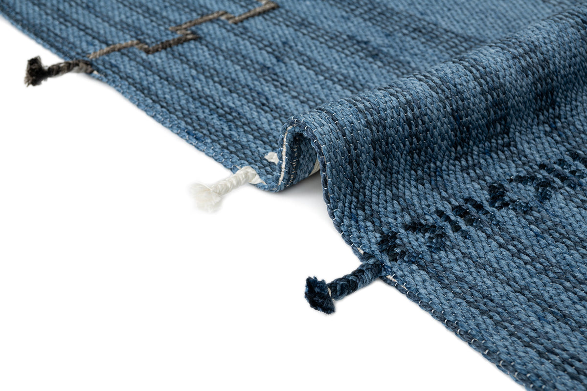 Läufer Teppich Juniper Greka in Blau von Hadorn™ - Lifestyle Image