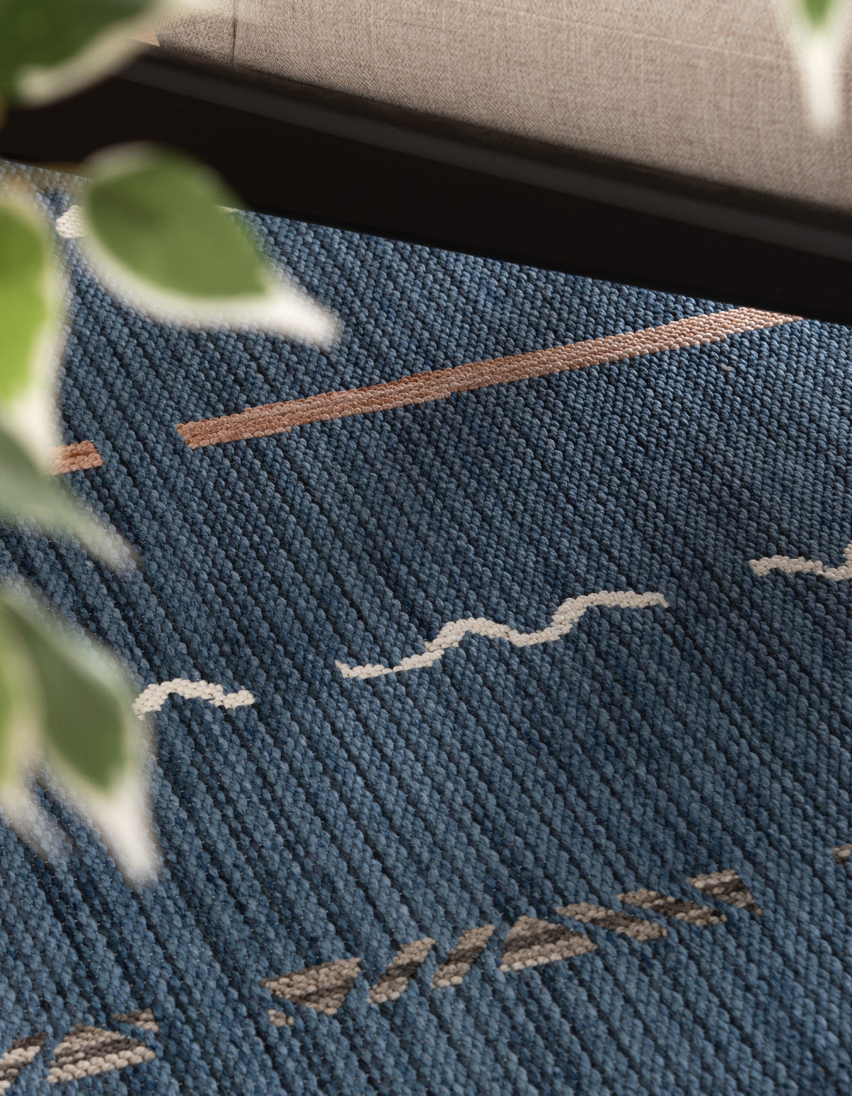 Läufer Teppich Juniper Greka in Blau von Hadorn™ - Lifestyle Image