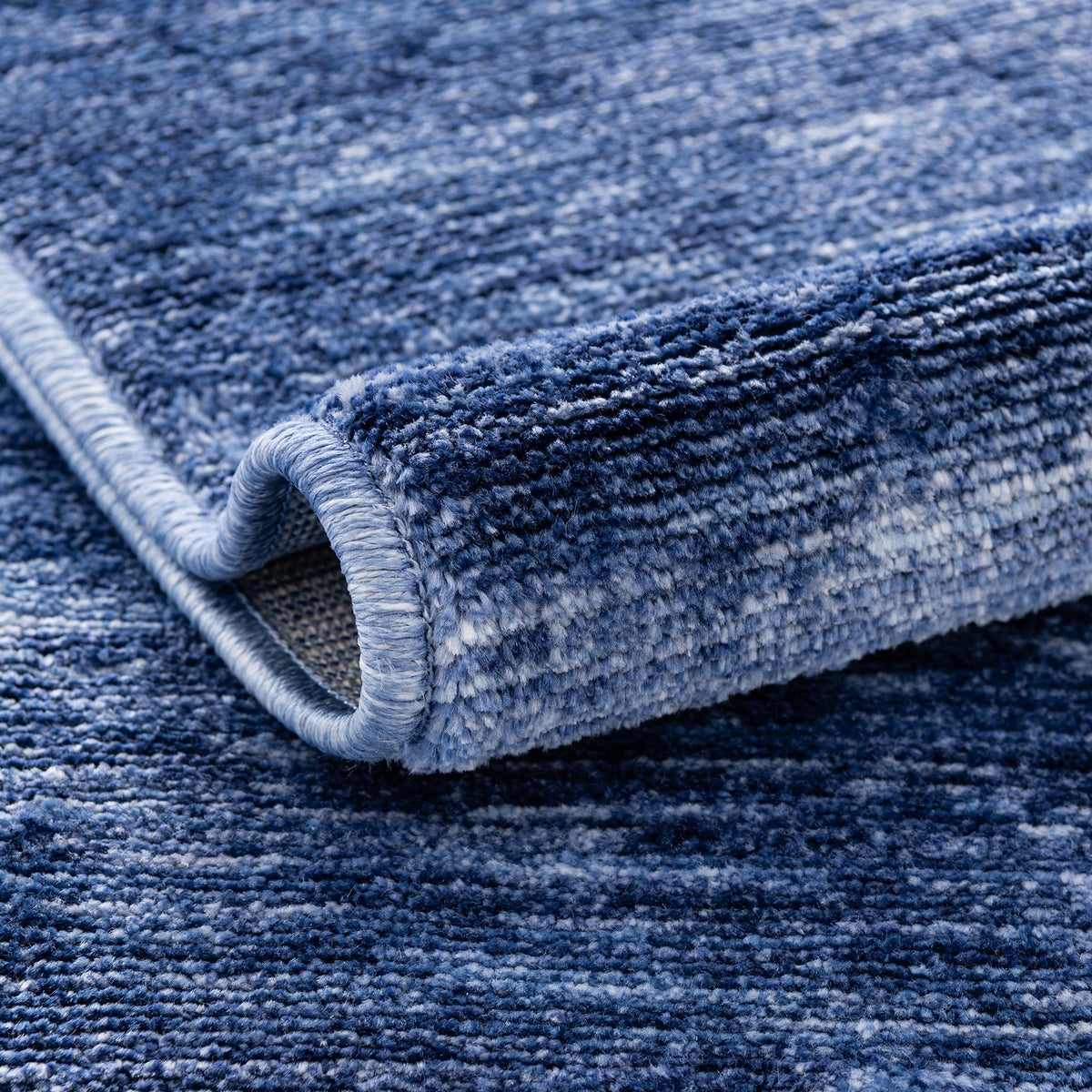 Rechteck Teppich Gabbeh Design in Blau von Hadorn™ - Lifestyle Image