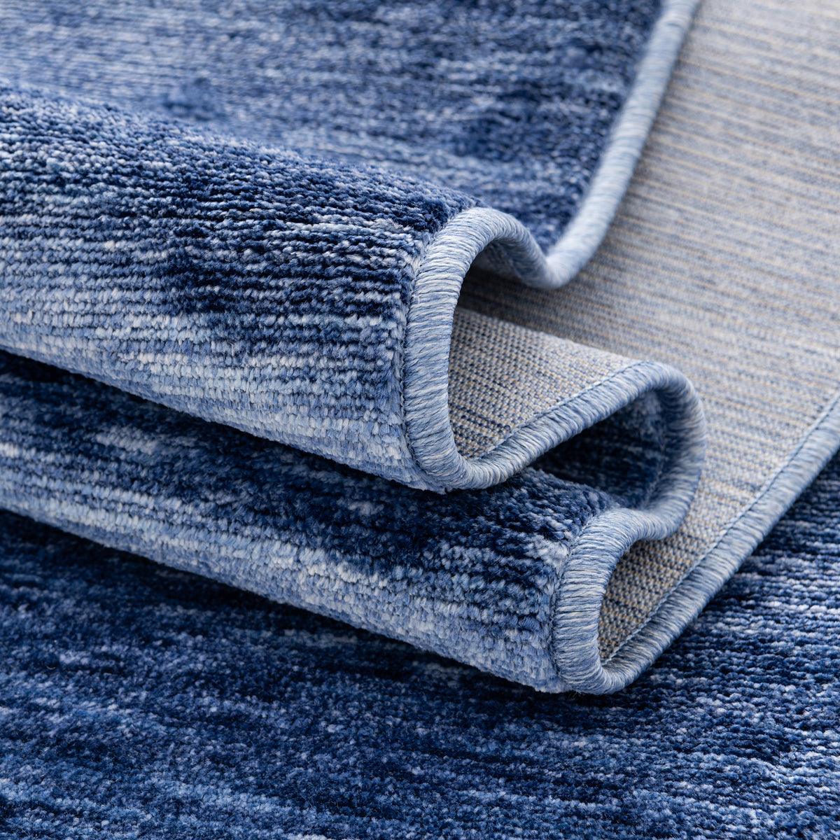 Oval Teppich Gabbeh Design in Blau von Hadorn™ - Lifestyle Image