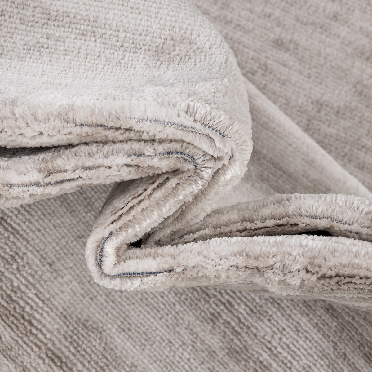 Rechteck Teppich Gabbeh Design in Hellgrau von Hadorn™ - Lifestyle Image