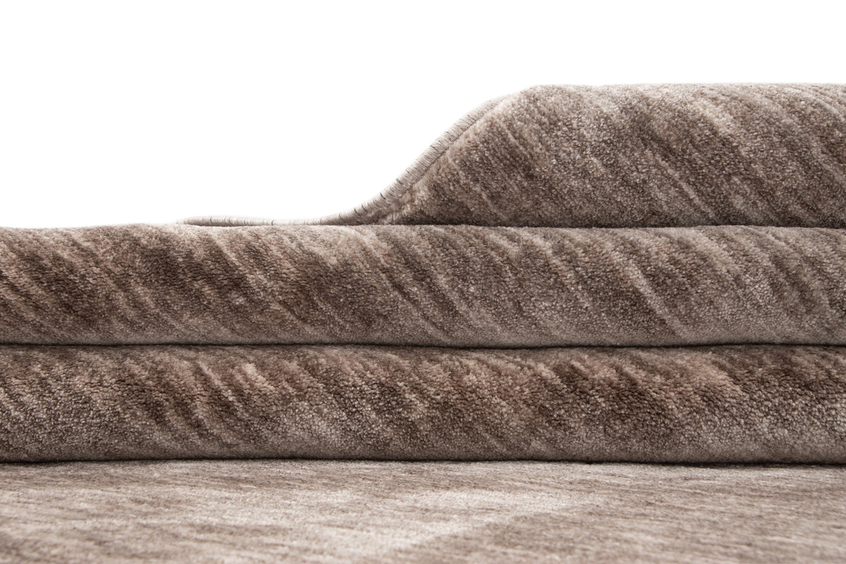 Rechteck Teppich Gabbeh Design in Braun von Hadorn™ - Lifestyle Image