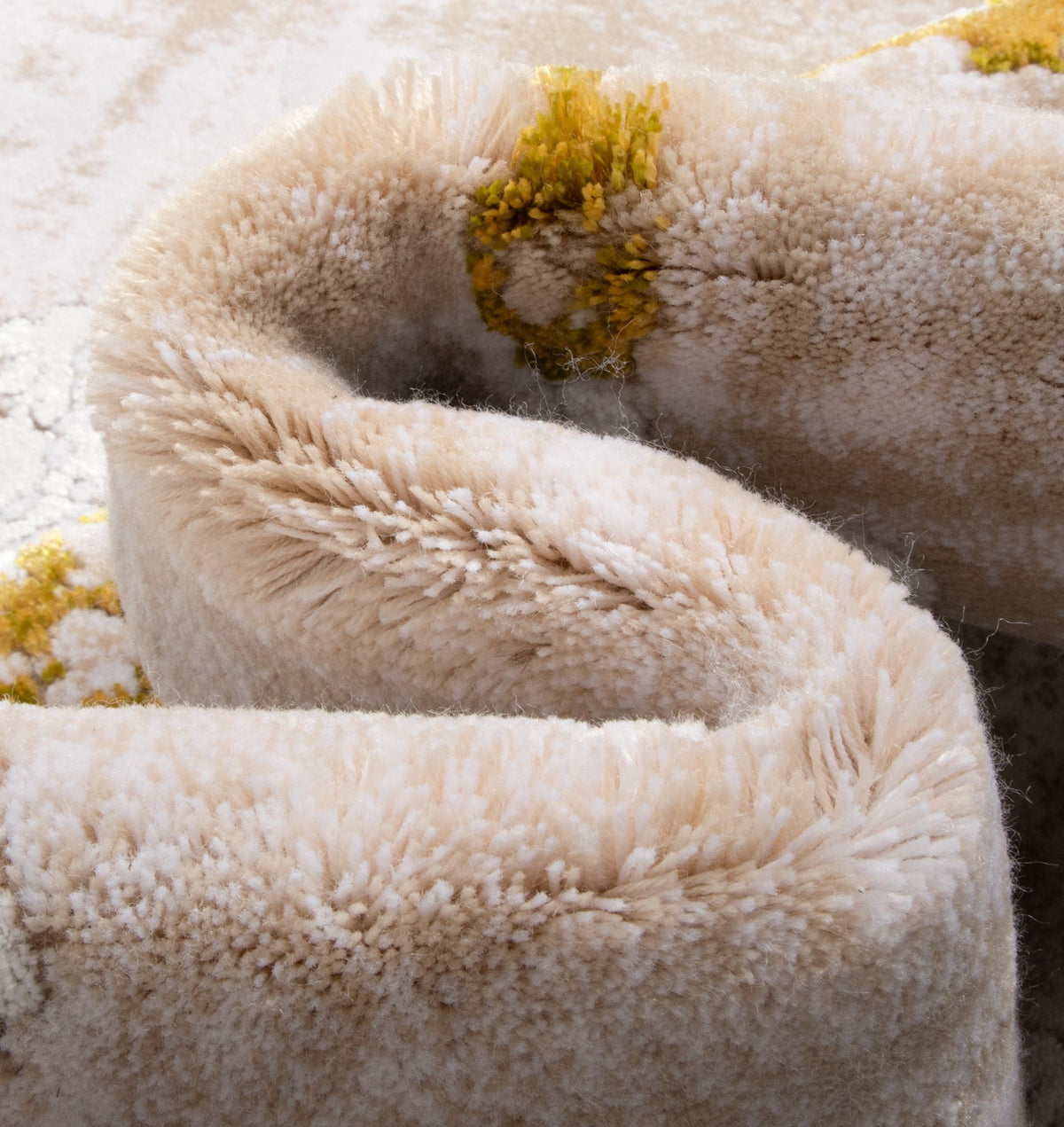 Rechteck Teppich Royal Iris in Beige von Hadorn™ - Lifestyle Image