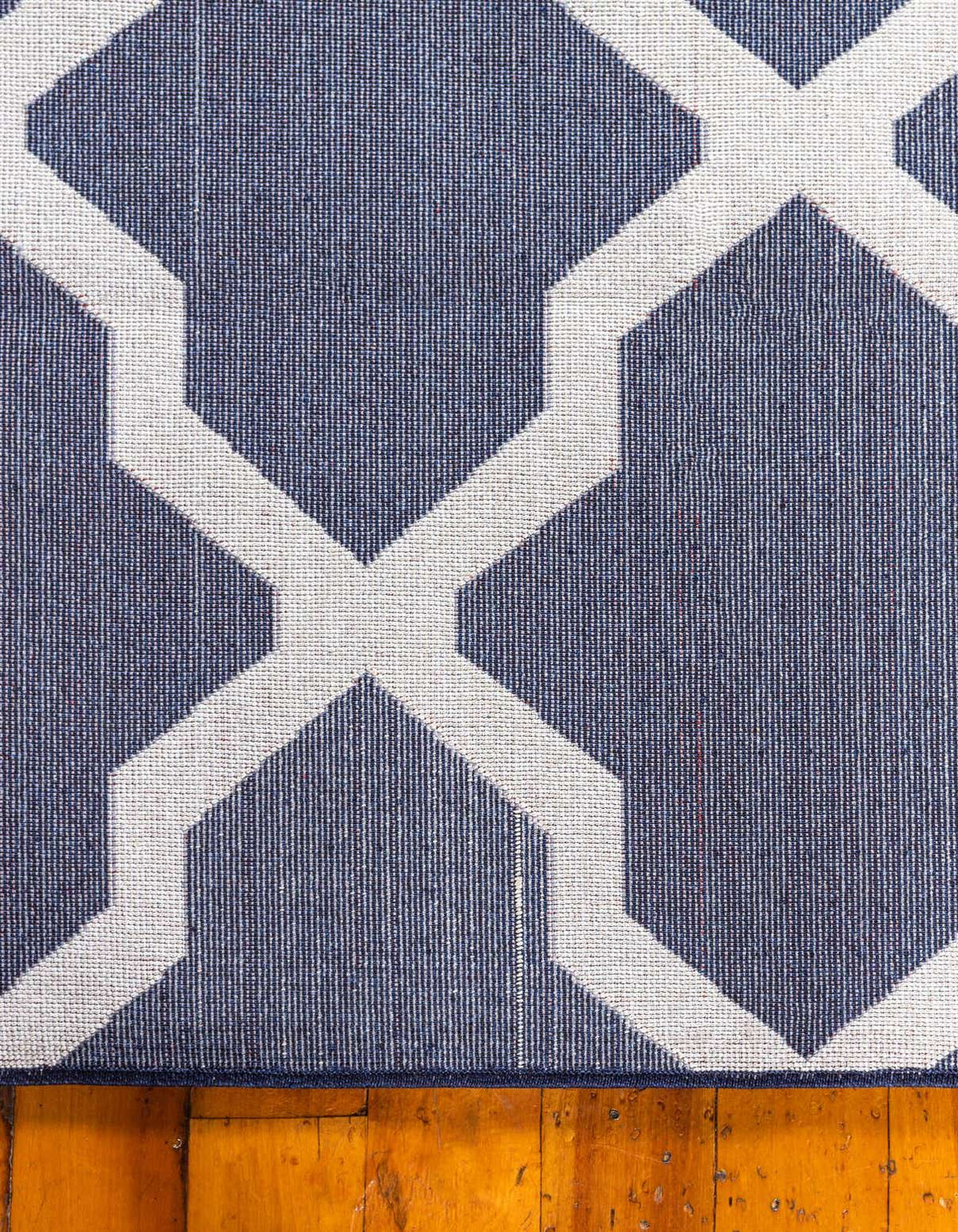 Rechteck Teppich Trellis in Marineblau von Hadorn™ - Lifestyle Image