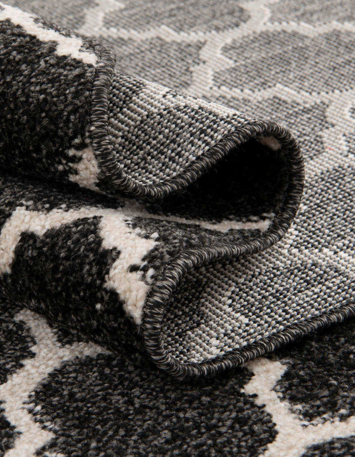 Rechteck Teppich Trellis in Schwarz von Hadorn™ - Lifestyle Image