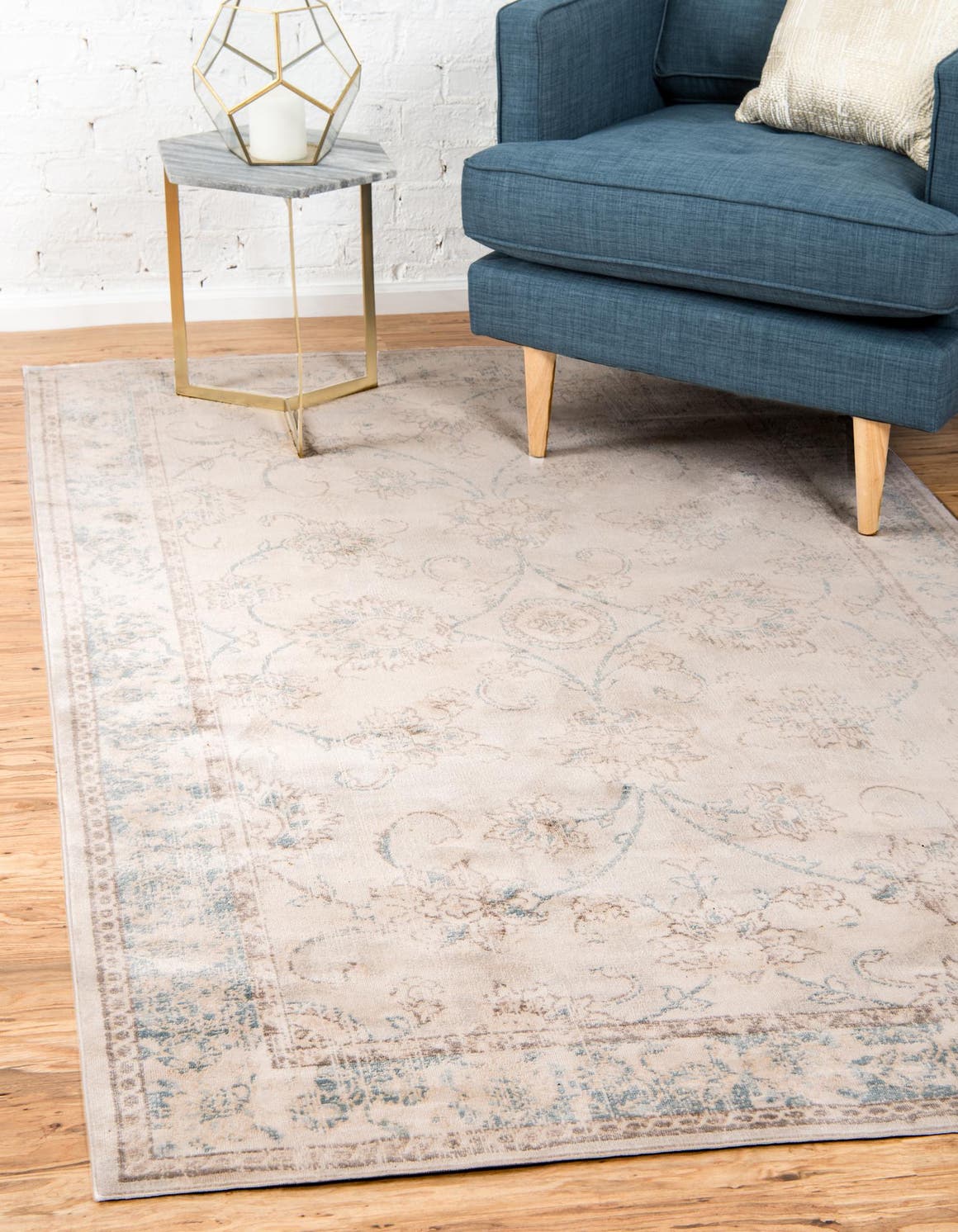 Rechteck Teppich Restoration in Beige von Hadorn™ - Lifestyle Image