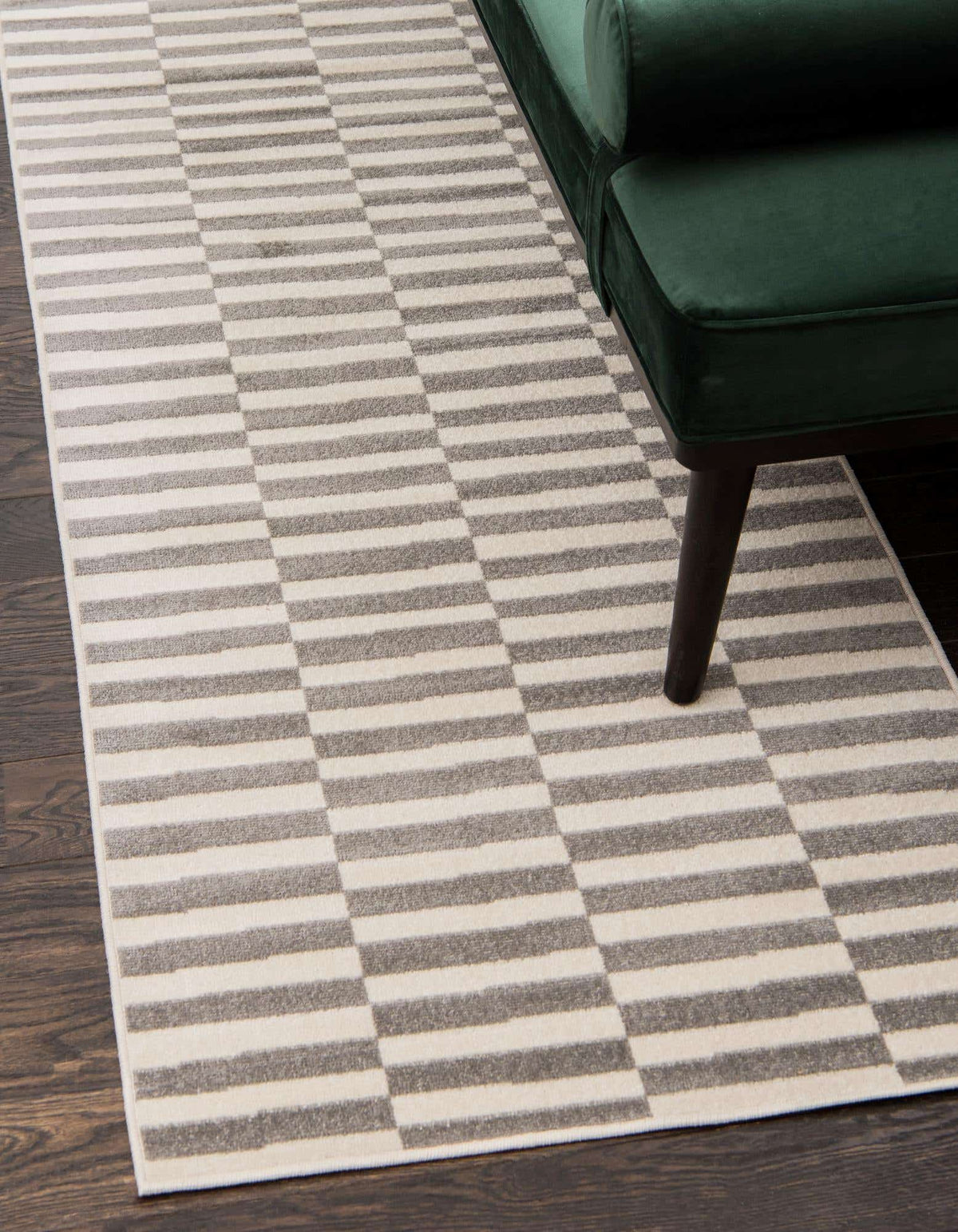 Läufer Teppich Tribeca in Dunkelgrau von Hadorn™ - Lifestyle Image