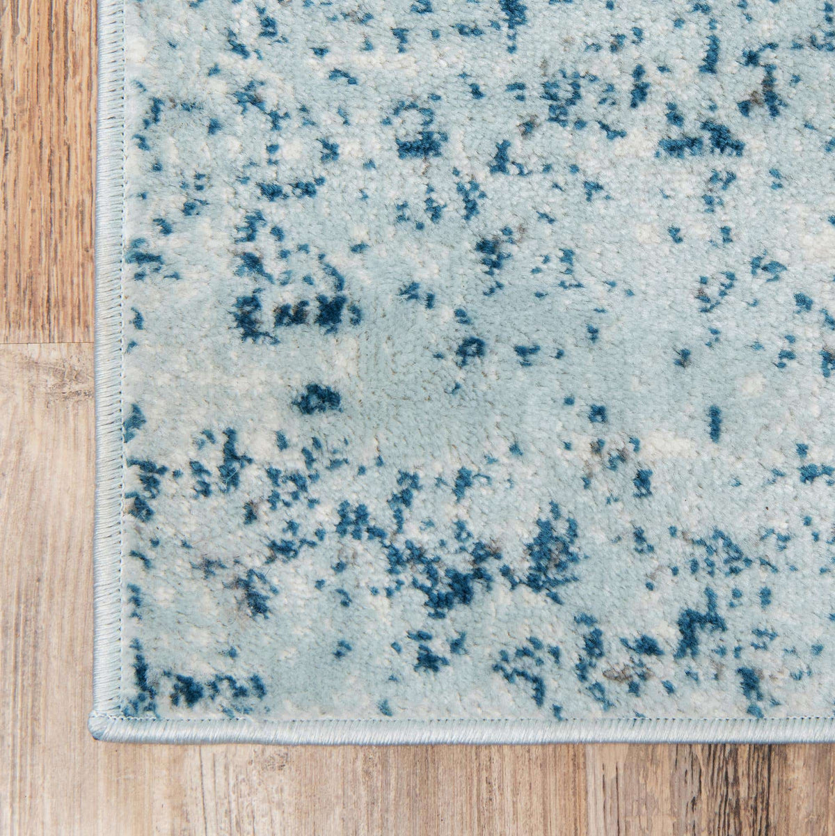 Läufer Teppich Monaco in Hellblau von Hadorn™ - Lifestyle Image