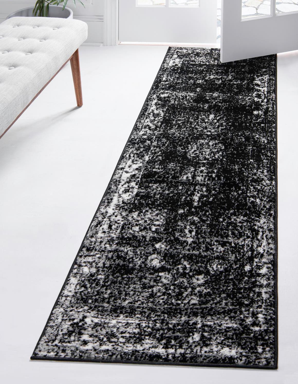 Läufer Teppich Monaco in Schwarz von Hadorn™ - Lifestyle Image